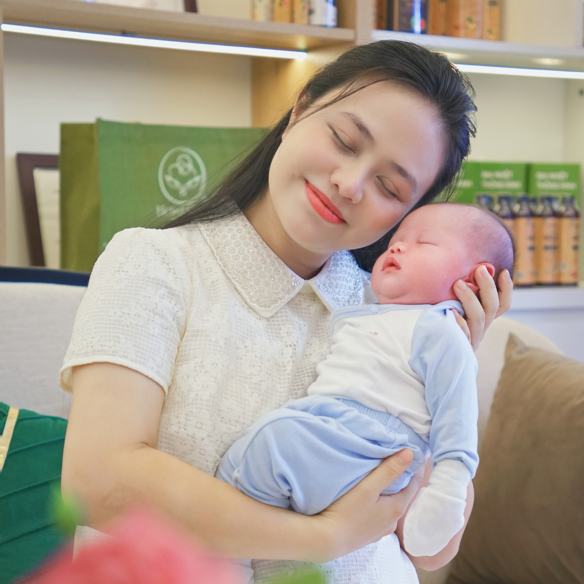 Ca sĩ Lương Hải Yến và bé Bia 20 Ngày Ở Cữ Tại Home Care Luxury